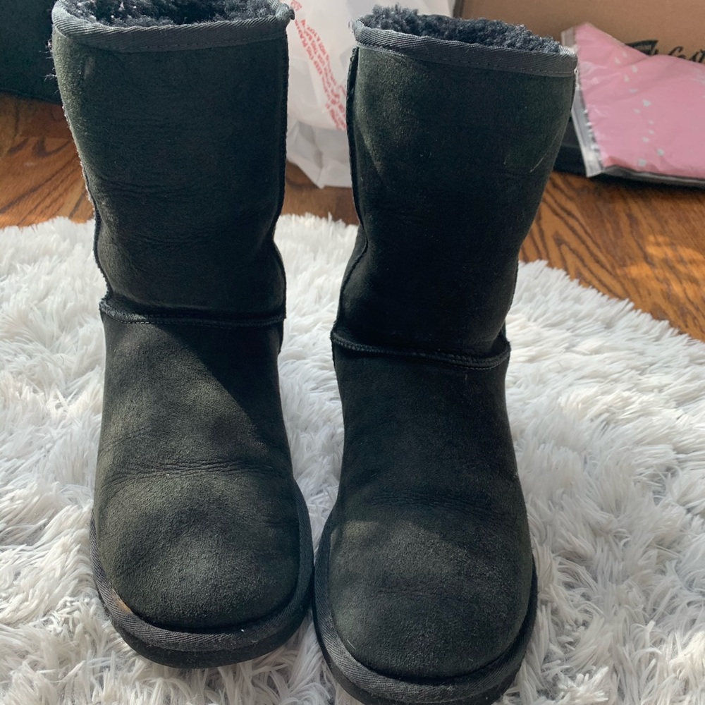 Black uggs - Picture 2 of 6
